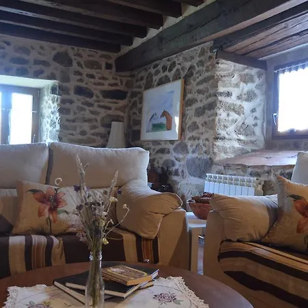 La Casa De Piedra Navarredonda de Gredos