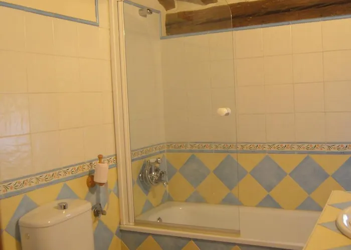 La Casa De Piedra * 나바레돈다 데 그레도스