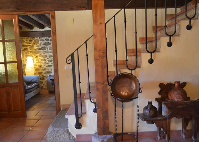 La Casa De Piedra * 나바레돈다 데 그레도스